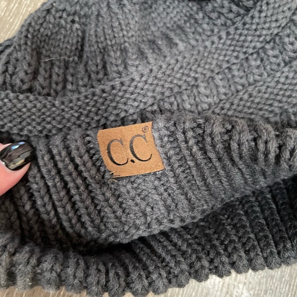 CC Beanie Dark Gray with Ponytail Top Opening - Picture 4 of 4